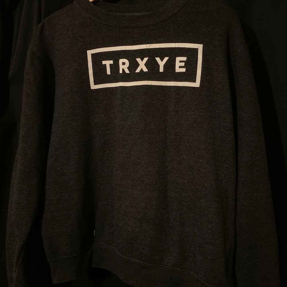 dark gray trxye crew neck